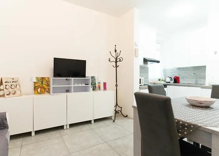 Metro Line C 2 Minutes From Colosseum Apartment Rom